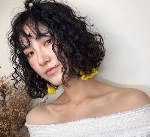 短发小卷烫发发型图片,时尚与个性的完美融合