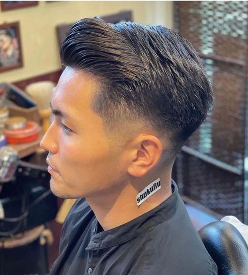 飞机头发型图片男短发,时尚简约，展现男性魅力