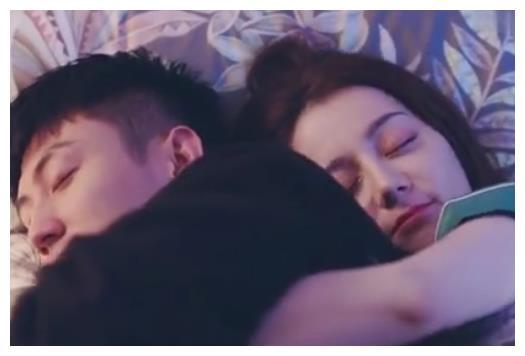 迪丽热巴拍的床戏